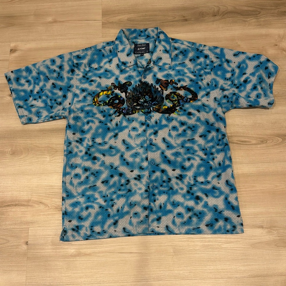 Urban Rags Y2K Men’s Large button up shirt in a blue cheetah print tribal design